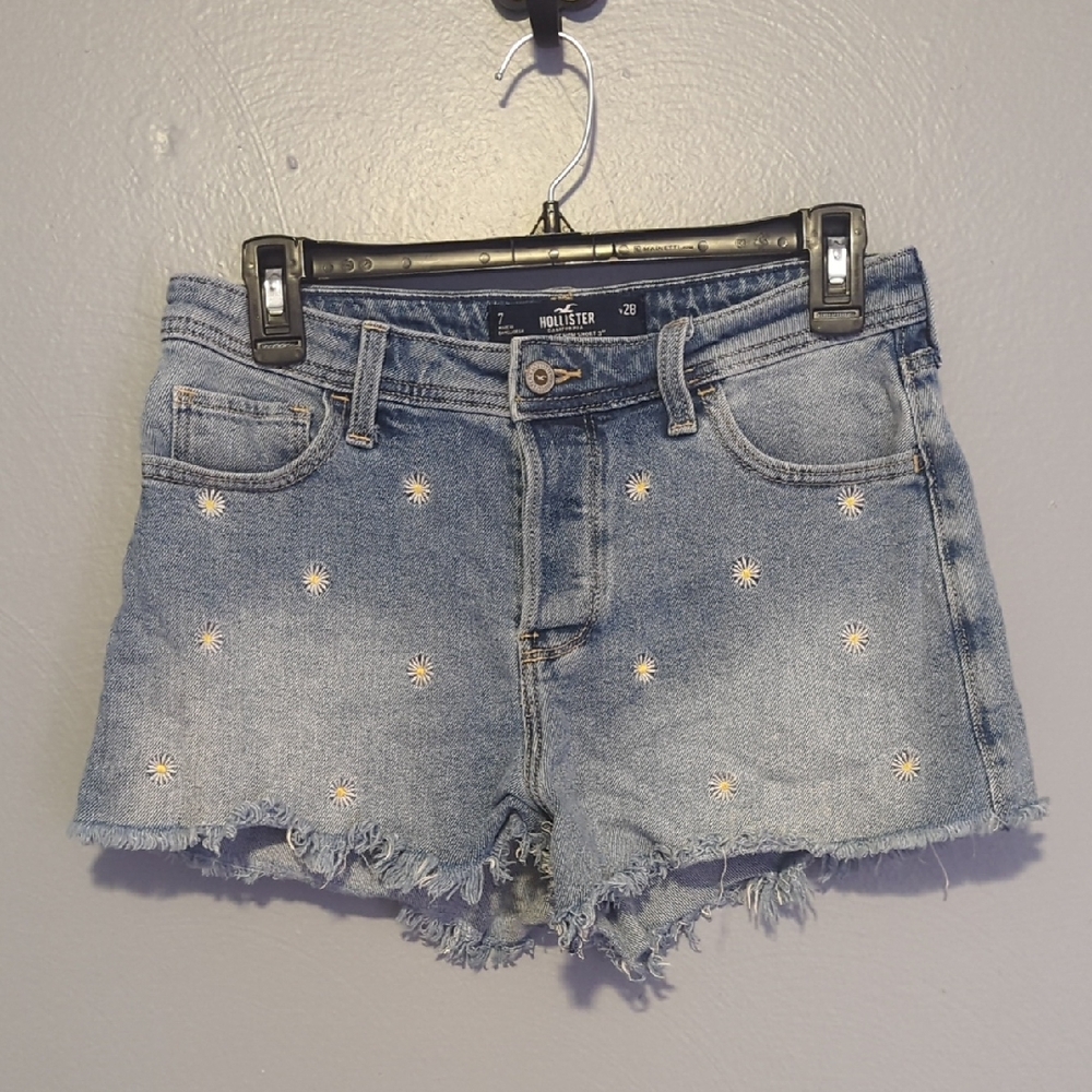 Hollister California High Rise Mom Jean Shirt 3" With Embroidered Daisy Floral 7
